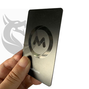 Tarjeta de Visita de PVC Negra Mate de Lujo Personalizada, Impresa con Serigrafía, con Tinta UV en Relieve, Laminada con Película Magnética de Plástico - Product Image 1