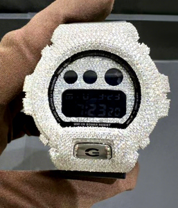 Montre de luxe en moissanite avec lunette en moissanite argentée, bracelet en acier inoxydable et moissanite, résistance à l'eau 10 bars - Product Image 1