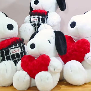 Muñeco de Peluche Snoopy Sosteniendo Corazón y Flor, Nuevo Producto para Confesión Romántica del Día de San Valentín, Venta al por Mayor - Product Image 2