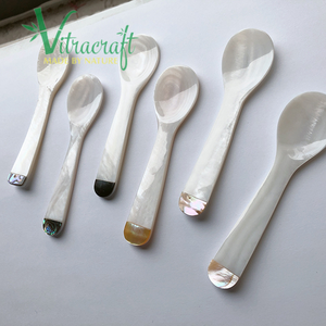 Cuillère à caviar de style luxueux Cuillère en nacre faite à la main incrustée de coquilles naturelles Aide à profiter pleinement du caviar Taille 10cm - Product Image 6