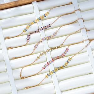 กำไลข้อมือแฟชั่นสั่งทำขายส่ง กำไลใบไม้เคลือบเงา สแตนเลส 316L ชุบทอง 18K PVD เครื่องประดับสำหรับผู้หญิง - Product Image 1