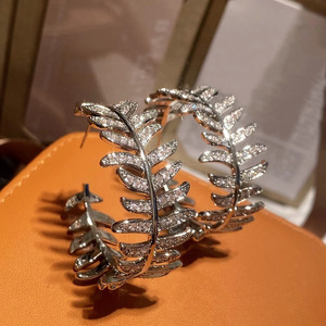 Orecchini a Goccia con Zirconi a Forma di Foglia di Grano, Design Elegante e alla Moda per Donne - Product Image 6