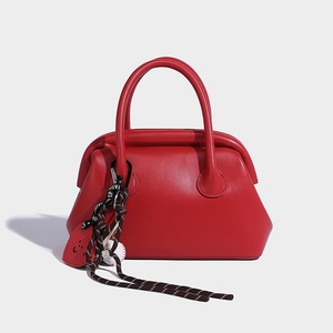 Bolso Bandolera de Moda Otoño-Invierno, Diseño Novedoso con Cierre Diagonal, Estilo Deportivo con Corazón, Personalizado, PU Tanjing - Product Image 6