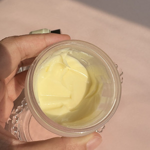 Crema facial color naranja helado - Fórmula "magnética" con textura compacta y maquillaje duradero - Product Image 2