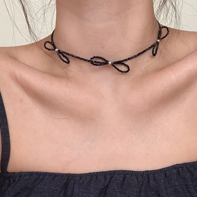 女性のためのブラックボウビーズネックレス無色の多用途の甘いクールなデザインのクリスタルネックチェーン