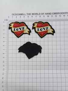 Patchs personnalisés en bullion Love Hurt - Product Image 3
