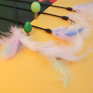 Juguete interactivo para gatos con plumas de mango largo, diseño colorido y patrón sólido, artefacto de autoentretenimiento para gatos - Product Image 4