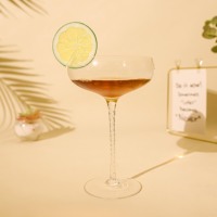 Verre à vin moderne de qualité supérieure avec pied torsadé, capacité de 330 ml, style classique pour martini, margarita, pour les bars ou les restaurants
