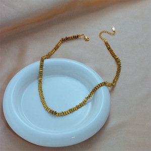 Collar con colgante de moda Retro hecho a mano para mujer, chapado en acero inoxidable de oro de 18 quilates, triángulo <span class=keywords><strong>tridimensional</strong></span> tejido con cuentas - Product Image 2