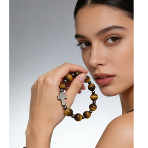 สร้อยข้อมือลูกปัดลายตาเสือธรรมชาติ ยืดหยุ่นได้ เหมาะสำหรับทุกเพศทุกวัย ของขวัญจากเมืองอี้หวู่ รุ่น RB 141 - Product Image 4