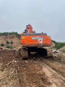 Excavatrice sur chenilles Doosan DX300LC d'occasion en excellent état, modèle 2018, 33 tonnes, composants principaux : moteur, pompe, boîte de vitesses, roulement, godet de 1,2 m - Product Image 3