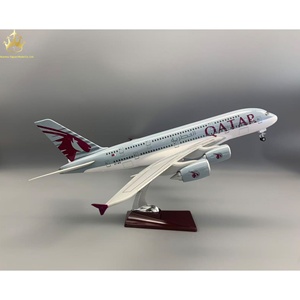 YIGUAN A380 Qatar Airways Modello di Aereo in Resina Termopolimerizzata Realistico con Doppia Porta, Luci e Ruote, Simulazione Statica, Oggetto da Collezione Artistico - Product Image 3