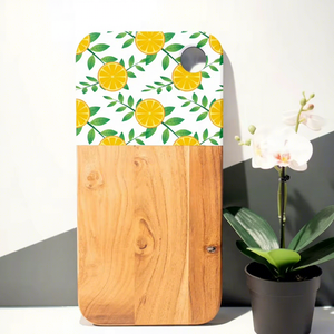 Planche à découper artisanale en bois de manguier avec motif citron émaillé, plateau de service rustique pour fromages et charcuteries, décoration de cuisine et de maison - Product Image 1