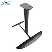 Aile avant en carbone légère GY 830, idéale pour les surfeurs expérimentés en hydrofoil recherchant la vitesse, l'agilité et le contrôle de la maniabilité.