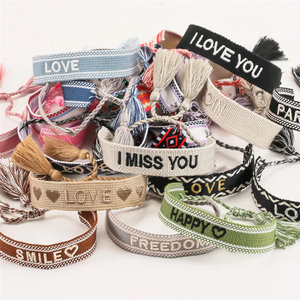 Braccialetti dell'Amicizia Etnici Personalizzati con Lettere Ricamate e Nappine - Vendita all'Ingrosso - Product Image 5