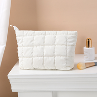 Pochette de maquillage géométrique moelleuse en polyester avec fermeture éclair pour articles de toilette