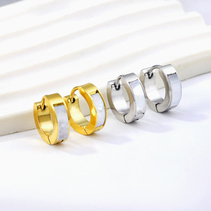 ต่างหูแบบห่วง โลหะผสมสังกะสีชุบทอง ฝังเปลือกหอยสีขาว ดีไซน์ทรงเรขาคณิต สำหรับผู้หญิง เครื่องประดับแฟชั่น - Product Image 4