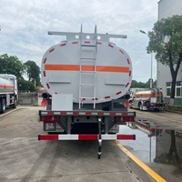 Camión Cisterna de Combustible SINOTRUK HOWO TX 8X4 Profesional para Suministro de Combustible en Obras de Construcción, Gran Capacidad de Carga, Deflector Antisurge en el Interior del Tanque