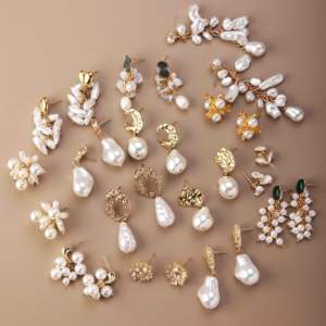 Boucles d'oreilles pendantes longues en perles baroques artistiques, style vintage, avec chaîne dorée et pompon, multi-perles, bijoux fantaisie pour femme - Product Image 4