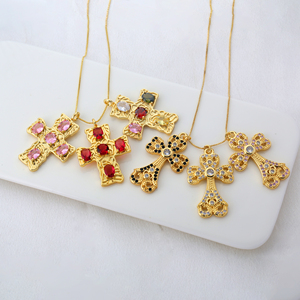 Lussuoso Ciondolo Croce Cristiana con Cristalli CZ Multicolore, Collana Crocifisso Placcata Oro, Gioiello Spirituale da Regalo - Product Image 4