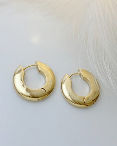 <span class=keywords><strong>Orecchini</strong></span> a Cerchio in <span class=keywords><strong>Oro</strong></span> Massiccio 18K per Donne, Vero <span class=keywords><strong>Oro</strong></span> Giallo 18K, <span class=keywords><strong>Orecchini</strong></span> Chunky Huggie, <span class=keywords><strong>Gioielli</strong></span> in <span class=keywords><strong>Oro</strong></span> Massiccio 3D, <span class=keywords><strong>Gioielli</strong></span> Au750 - Product Image 2