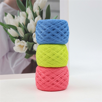 Vente en gros de fil de polyester filé 100% fil de polyester blanc brut recyclé filé à l'anneau 32S/2 haute résistance pour tricoter la couture le tissage