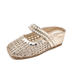 Mules d'été pour filles style français, sandales à bout fermé, demi-chaussons, décorées de perles, en cuir PU respirant, chaussures de cérémonie ajourées pour enfants - Product Image 5
