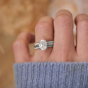 แหวนทองเหลืองชุบทอง14K ทันสมัยสำหรับผู้หญิงประดับเพชรเม็ดเดี่ยว CZs เครื่องประดับแฟชั่นด้วยการออกแบบที่เป็นเอกลักษณ์ - Product Image 4