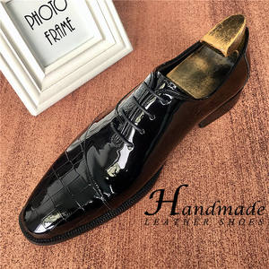 Zapatos formales de cuero hechos a mano para hombre - cuero lacado brillante - zapatos de boda para el novio - zapatos de traje de boda para el padrino - Product Image 2