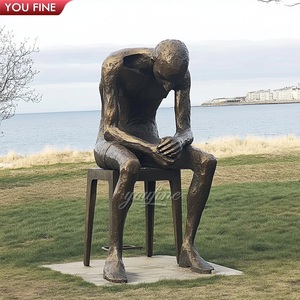 Sculpture YOUFINE abstraite en bronze d'un homme assis avec poitrine creuse pour l'art public moderne et la décoration des parcs - Product Image 6