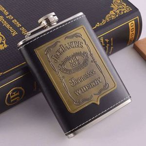 Gourde à whisky en acier inoxydable de 7 oz avec étui en cuir, portable, pour voyage, avec ensemble de verres à vin - Product Image 3