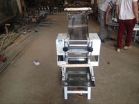 Vente chaude En Acier Inoxydable Électrique Nouilles Machine Petit Commercial Pétrissage Pâte Presse Moteur Ménage Rouler Nouilles Outil