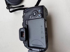 Cámara Digital sin Espejo Canon RP de Nivel Profesional, 90% Nueva, con Sensor CMOS de Fotograma Completo, Captura de Video 1080p y Diseño Compacto - Product Image 4