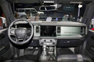 2026 Ford Bronco AWD middelgrote benzineauto. 2024 Ford Bronco versnellingsbak luxe off-road SUV JAC Ford Bronco te koop - Product Image 6