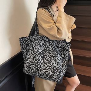 Fashion Leopard Pattern Handbags Large Capacity <b>Canvas</b> <b>Tote</b> Bag Daily Outdoor Travel Shopping <b>Canvas</b> <b>Totes</b> - Product Image 4