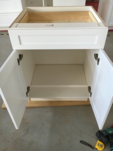 Cina all'ingrosso fatta di lusso 28 "a coda di rondine singolo <span class=keywords><strong>cucina</strong></span> Design classico Shaker Base Cabinet - Product Image 2