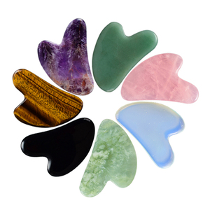 Massaggiatore facciale gua sha con cuore in cristallo di giada verde nefrite - Product Image 6