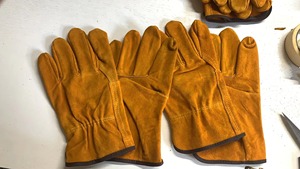 10 pouces AB Grade peau de vache jaune blanc coupe résistant à la chaleur hommes vache <span class=keywords><strong>cuir</strong></span> fendu sécurité Construction jardin conducteur <span class=keywords><strong>gants</strong></span> pour le travail - Product Image 4