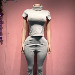 Completo da donna 3 pezzi 2026: Top a maniche corte girocollo, leggings a vita alta a zampa e pantaloni lunghi. Set casual tinta unita per yoga e loungewear. - Product Image 5