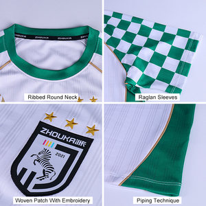 Ensemble d'uniformes de football personnalisés OEM en polyester jacquard, motif damier par sublimation, avec jersey et short de football à passepoil - Product Image 3