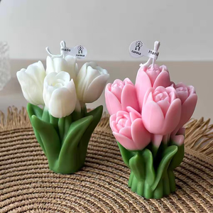 <span class=keywords><strong>Vela</strong></span> Aromática de Cera de Soja Hecha a Mano <span class=keywords><strong>con</strong></span> Forma de Ramo de Tulipanes y Aroma Personalizado para Regalo Navideño o Adorno - Product Image 1