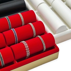Organizador de Relojes de Pulsera de Cuero Beige Elegante con Envío Directo, Soporte para Pulseras, Exhibidor de Joyería de Tres Niveles - Product Image 4