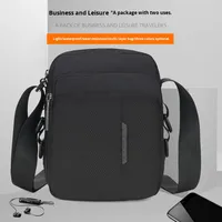Mochila cruzada impermeable de nailon a la moda para hombre con logotipo personalizado, bandolera para estudiantes de exterior de tamaño pequeño
