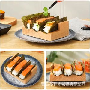 Soporte de madera maciza para torre de sushi, soporte para rollos de sushi, expositor de servicio, soporte multifuncional para bolas de arroz para restaurantes familiares - Product Image 1