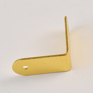 Soporte de Esquina de Acero al Carbono Chapado en Oro de 39x18mm, Resistente para Uso en Interiores - Product Image 4