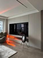 Mueble de TV Flotante con Iluminación LED y Estantes Abiertos, Moderno, Minimalista, Blanco, para Sala de Estar