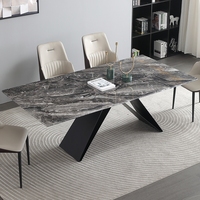 Table à manger design italienne unique plateau en marbre ensemble de table à manger en pierre nordique moderne et léger en forme de ventre de cheval