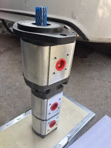 Pompe à piston hydraulique AZPNF-11-028019LDC2020KB-S0052 1518 222 830 à trois étages - Product Image 3