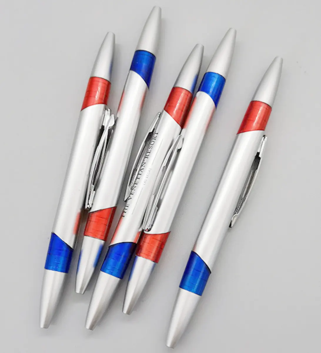 Bolígrafo de doble cara de plástico de tinta roja y azul barato, bolígrafo promocional