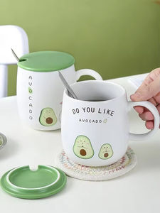 Taza de agua de cerámica Darong, diseño moderno para niños y niñas, taza para leche o café con tapa y cuchara - Product Image 6